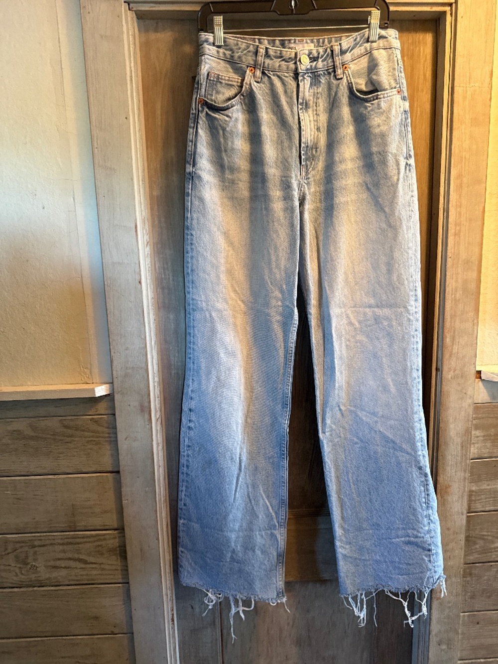 Zara - Wide Leg Light Wash Jeans Size 8 Long 34”